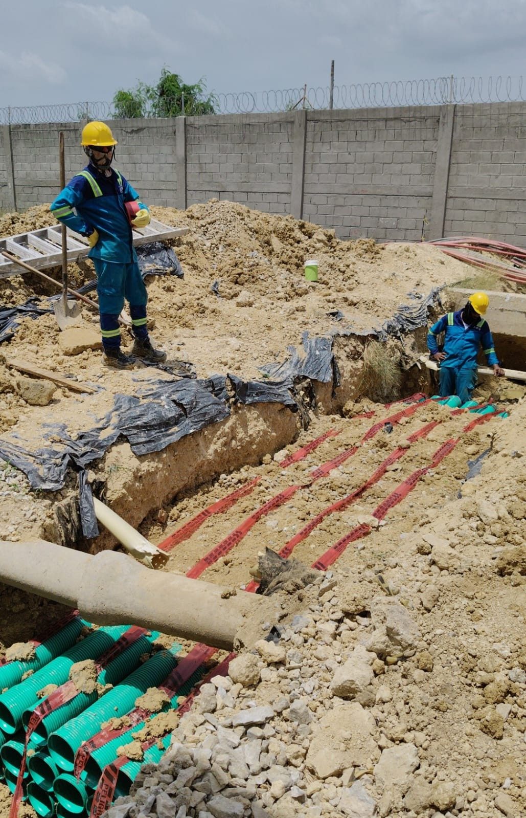 Instalación tubería eléctrica y subestación